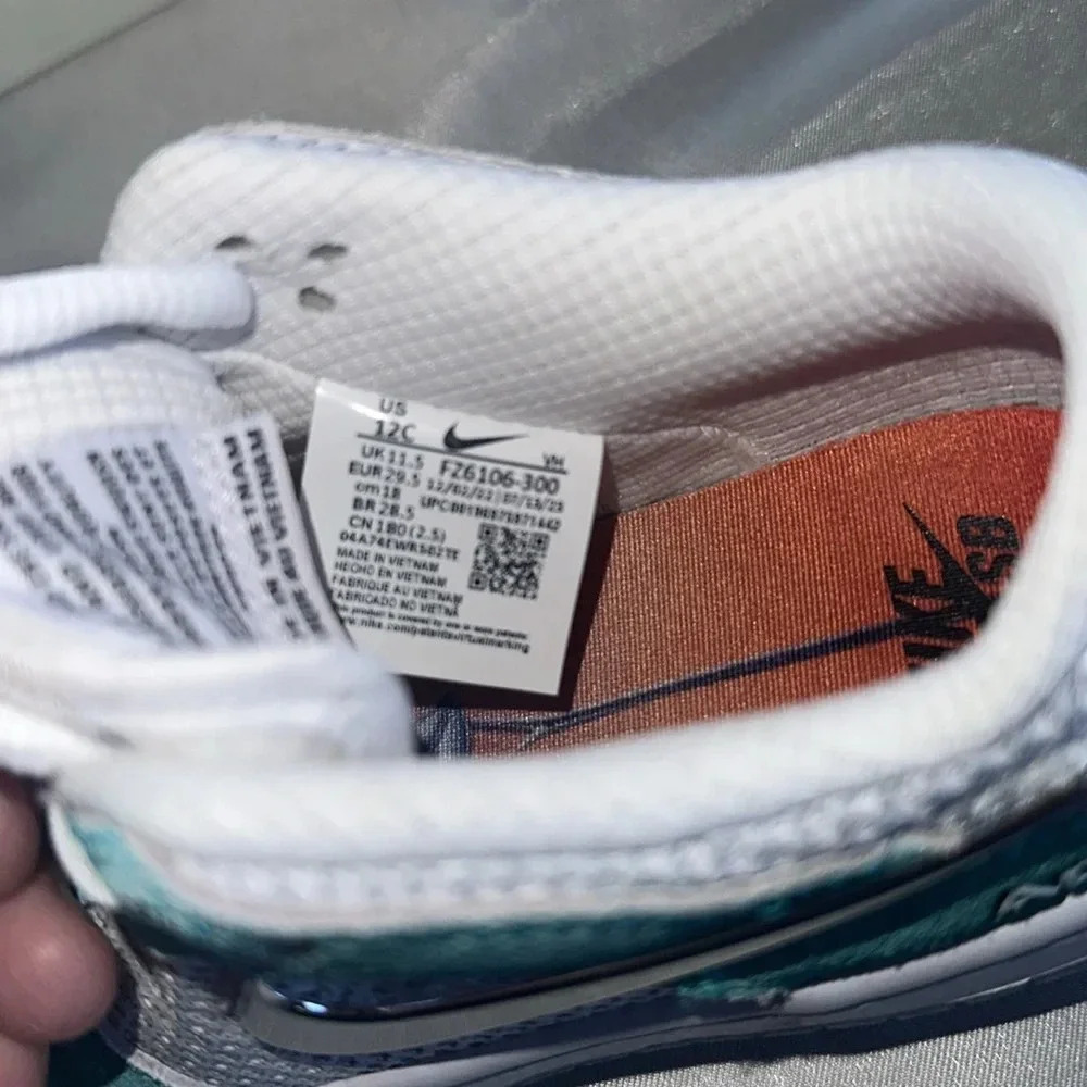 Nike SB Dunk low pro “april” size 12 childrens NIB - Picture 8 of 10